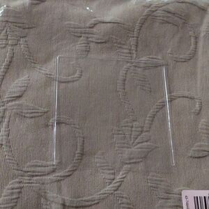 Linen Source Matelasse Full Coverlet New Vintage Taupe Color Wave Edge